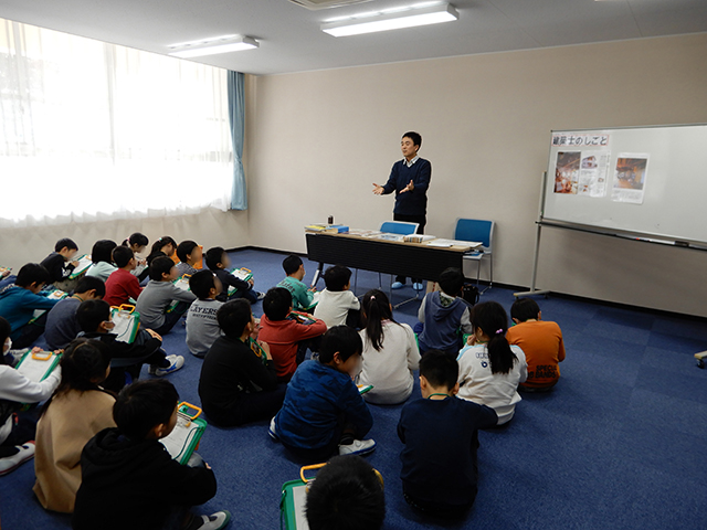 小学校でのキャリア教育授業