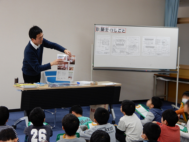 小学校でのキャリア教育授業